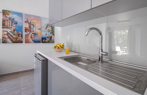 Anthousa Apartamento | Apartamento estudio 'Deluxe 2 Adultos - A' con terraza compartida, Wi-Fi y aire acondicionado.
