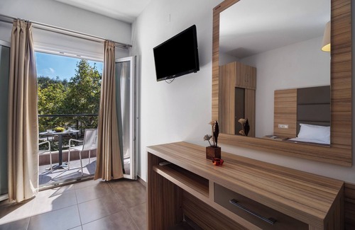 Anthousa Apartamento | Apartamento estudio 'Deluxe 2 Adultos - A' con terraza compartida, Wi-Fi y aire acondicionado.