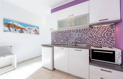 Anthousa Apartamento | Apartamento estudio 'Deluxe 2 Adultos - E' con terraza compartida, Wi-Fi y aire acondicionado.