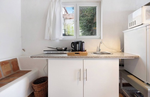 Ferragudo Apartamento | Apartamento estudio 'Es Mohol' con terraza compartida, jardín compartido y Wi-Fi