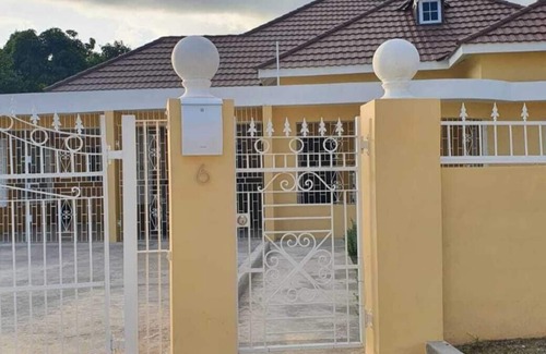 Ziadie Gardens Casa | Studio Apartment for vacation rental in Kingston