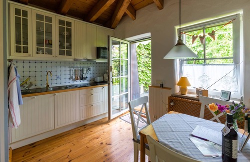Staufen im Breisgau Apartamento | Studio Apartment 'Haus Ditfurth' with Mountain View, Private Terrace and Wi-Fi