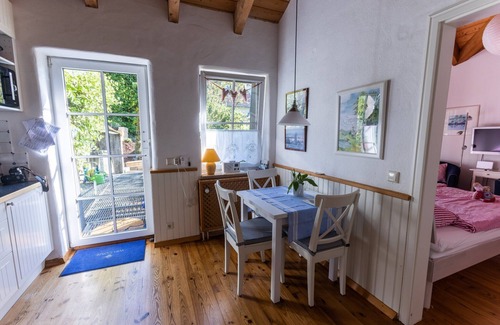 Staufen im Breisgau Apartamento | Studio Apartment 'Haus Ditfurth' with Mountain View, Private Terrace and Wi-Fi