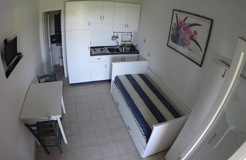 Vigne Giunche Apartamento | Estudio en una residencia con piscina. Posición panorámica con vista al mar.