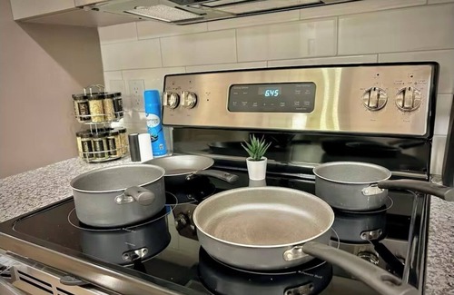 Sherman Apartamento | Studio apartment in great location with pool, gym, washer/dryer, WiFi