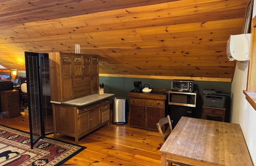 Keene Apartamento | Studio Apartment in Heart of High Peaks - Perfect Basecamp for Hikers!