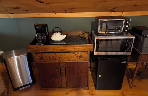 Keene Apartamento | Studio Apartment in Heart of High Peaks - Perfect Basecamp for Hikers!