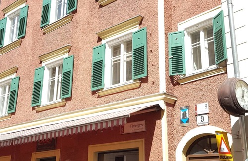 Graz City Centre Apartamento | Studio apartment in the heart of Graz's old town -kitchen, bathroom, WC, balcony