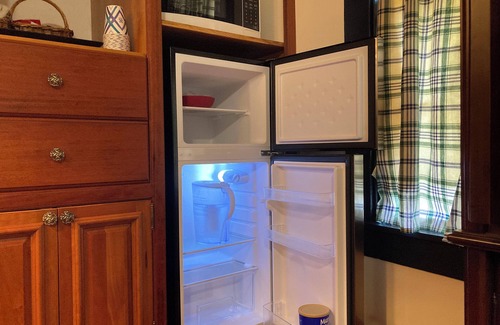 Essex Apartamento | Studio apartment in water view Historic home with WiFi, separate AC/heat