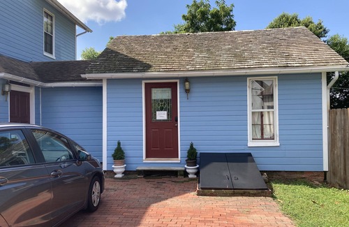 Essex Apartamento | Studio apartment in water view Historic home with WiFi, separate AC/heat