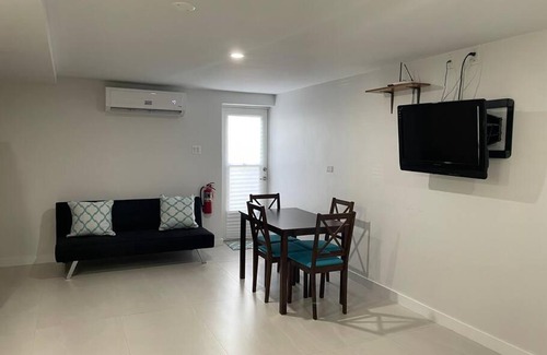 Seven Mile Beach Apartamento | Studio Apartment in West Bay Rd. VR14