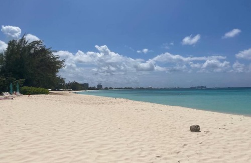 Seven Mile Beach Apartamento | Studio Apartment in West Bay Rd. VR14