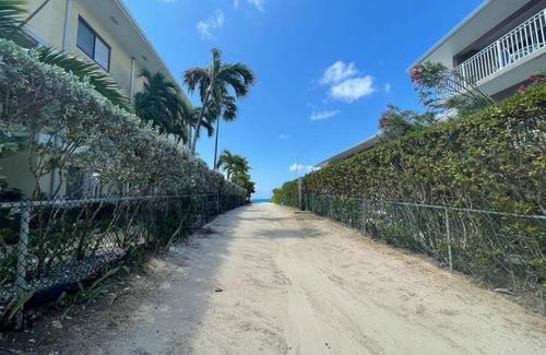 Seven Mile Beach Apartamento | Studio Apartment in West Bay Rd. VR14