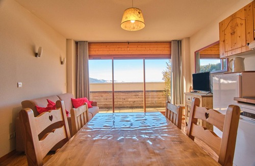 Chamrousse Apartamento | Apartamento estudio 'L'Oursière' con vistas a la montaña y balcón