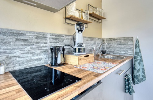 Jijona Apartamento | Estudio 'La Luna' con vistas a la montaña, Wi-Fi y aire acondicionado
