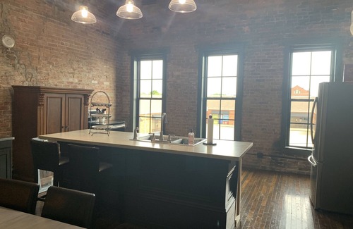 Paducah Apartamento | Studio Apartment located in the heart of historic Downtown Paducah built in 1882