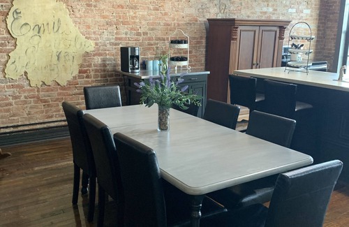 Paducah Apartamento | Studio Apartment located in the heart of historic Downtown Paducah built in 1882