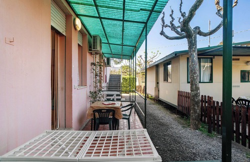 Albenga Apartamento | Apartamento estudio "Monolocale La Pineta 46" con piscina compartida, terraza privada y Wi-Fi