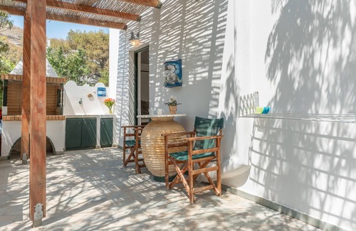 Merichas Apartamento | Estudio 'Mouria' con vistas al mar, Wi-Fi y aire acondicionado