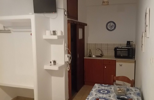 Merichas Apartamento | Estudio 'Mouria B' con vistas al mar, Wi-Fi y aire acondicionado