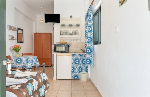 Merichas Apartamento | Estudio 'Mouria A' con vistas al mar, Wi-Fi y aire acondicionado