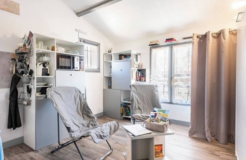 Nerac Apartamento | Apartamento estudio 'Petit Nid Cosy De L' Albret' con terraza privada, jardín privado y Wi-Fi