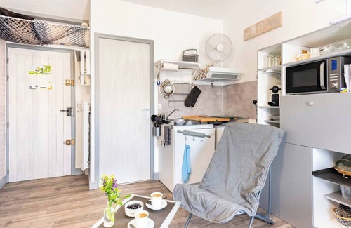 Nerac Apartamento | Apartamento estudio 'Petit Nid Cosy De L' Albret' con terraza privada, jardín privado y Wi-Fi
