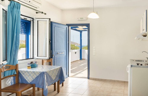 Serifos Apartamento | Apartamento estudio 'Studios Ninemia Serifos 5' con vistas al mar, Wi-Fi y aire acondicionado.