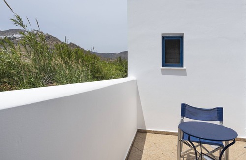 Serifos Apartamento | Apartamento estudio 'Studios Ninemia Serifos 2' con vistas al mar, Wi-Fi y aire acondicionado.