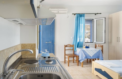 Serifos Apartamento | Apartamento estudio 'Studios Ninemia Serifos 4' con vistas al mar, Wi-Fi y aire acondicionado.