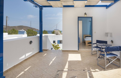 Serifos Apartamento | Apartamento estudio 'Studios Ninemia Serifos 4' con vistas al mar, Wi-Fi y aire acondicionado.