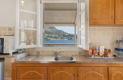 Telendos Apartamento | Estudio 'Telendos' con vistas al mar, Wi-Fi y aire acondicionado