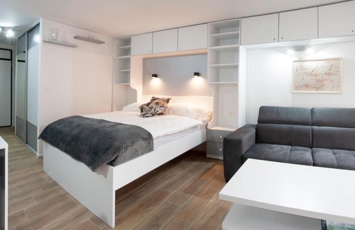 Old Town Apartamento | Studio Apartment Theatre View