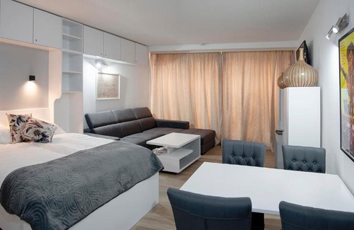 Old Town Apartamento | Studio Apartment Theatre View