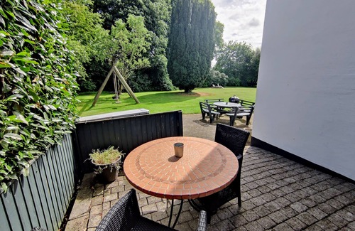 Hovedgard Apartamento | Apartamento con terraza privada y privada Park - Parejas y Solo viajeros