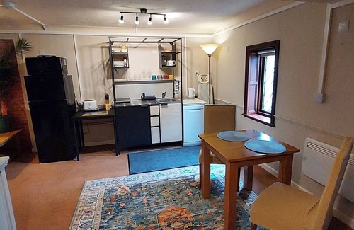 Bedford Apartamento | Studio Apartment with outside decking area and countryside views. Pet Friendly