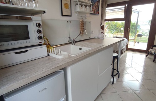 Penne Apartamento | Studio apartment with hot tub and patio in peaceful countryside!