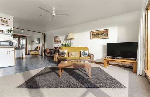 Kaikoura Apartamento | Estudio con vistas a la montaña y al mar.