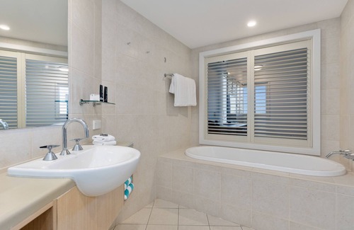 Northern Rivers Apartamento | Studio Apartment with Partial Ocean View + WIFI