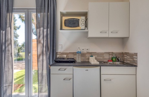 Poussan Apartamento | Estudio '' con jardín compartido