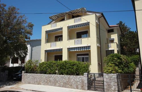Baska Casa | Studio Apartments Cavrak with Terrace