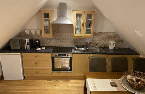 Whitstable Apartamento | Studio apt, parking, close walk to beach and town.