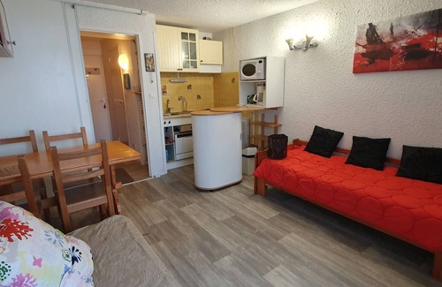 La Mongie Apartamento | Estudio al pie de las pistas, ideal para excursiones, estacionamiento cubierto, balcón.
