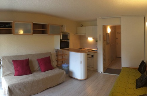 La Mongie Apartamento | Estudio al pie de las pistas, ideal para excursiones, estacionamiento cubierto, balcón.