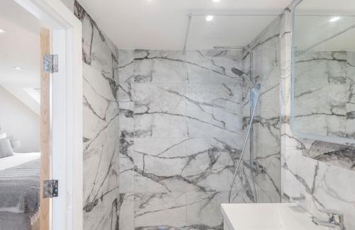 Edgware Apartamento | Studio at Tube Station Sleeps 3 Private Bathroom shared Kitchen 4