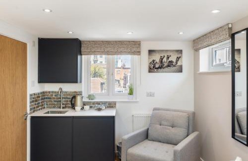 Edgware Apartamento | Studio at Tube Station Sleeps 3 Private Bathroom shared Kitchen 4