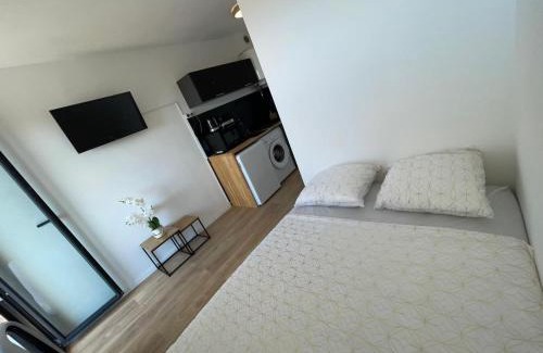 Mediterranee Apartamento | Studio au centre de Canet Plage 1min à pied de la plage