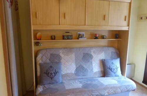 Samoens Apartamento | Studio au centre du village de Samoëns, avec balcon, proche ski-bus, animaux acceptés - FR-1-629-56
