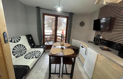Laveissiere Apartamento | Studio au pied des pistes avec accès privé par son balcon