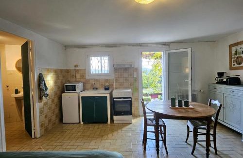 Sainte-Croix-du-Verdon Apartamento | Studio avec terrasse et jolie vue sur le lac